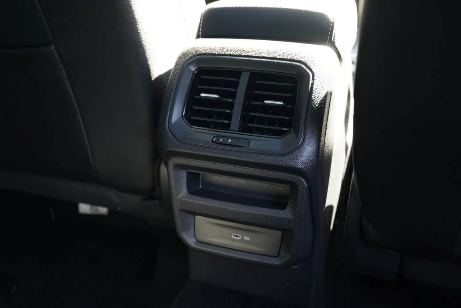 Used 2023 Volkswagen Taos SEL AWD/4WD image 38