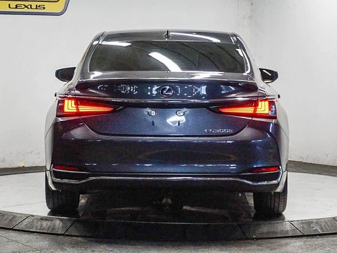 Used 2022 Lexus ES 300h w/ Accessory Package 2 FWD image 3