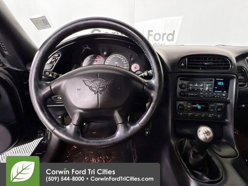 Used 2004 Chevrolet Corvette Convertible w/ Preferred Equipment Group RWD image 22