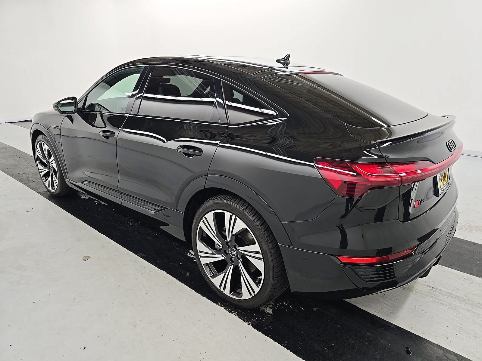 Used 2024 Audi Q8 e-tron Prestige w/ Prestige Package AWD/4WD image 4