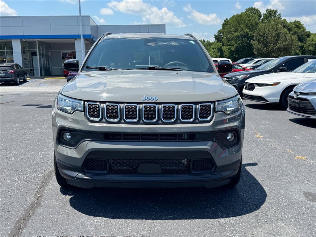 Used 2023 Jeep Compass Latitude AWD/4WD image 8