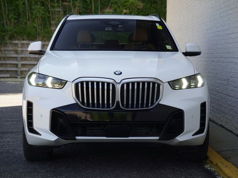 Used 2024 BMW X5 sDrive40i w/ M Sport Package RWD image 10