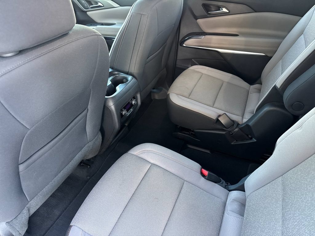 Used 2025 Chevrolet Traverse LT AWD/4WD image 12
