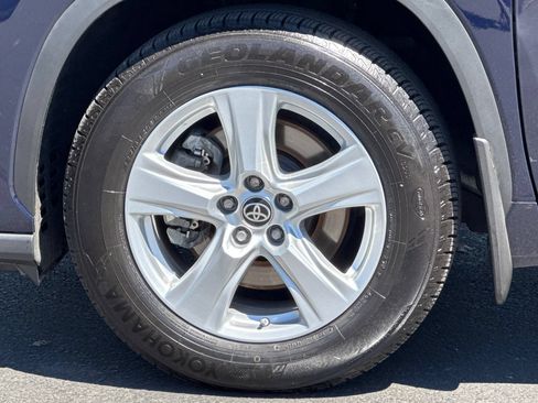 Used 2023 Toyota Highlander LE AWD/4WD image 33