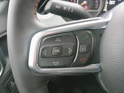 Used 2025 Jeep Wrangler Sahara image 28