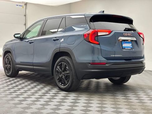Used 2024 GMC Terrain SLE FWD image 8