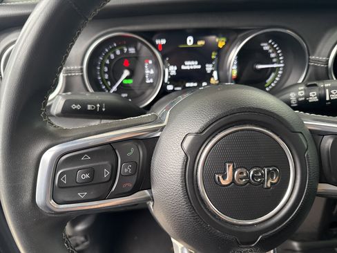 Used 2023 Jeep Wrangler Sahara image 28