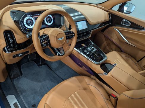 Used 2025 Aston Martin DBX 707 image 3