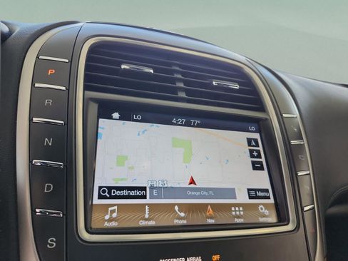Used 2016 Lincoln MKX Reserve w/ Technology Package FWD image 22