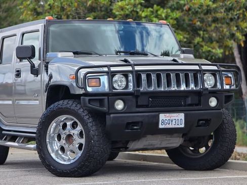 Used 2004 HUMMER H2 image 2