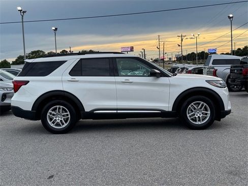 New 2025 Ford Explorer Active w/ Active Comfort Package image 2