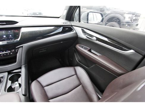 Used 2024 Cadillac XT6 Premium Luxury w/ Technology Package image 10