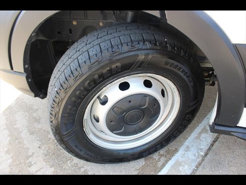 Used 2024 Ford Transit 250 148 Medium Roof RWD image 25
