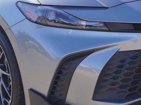 Used 2025 Toyota Camry SE w/ Convenience Package FWD image 3