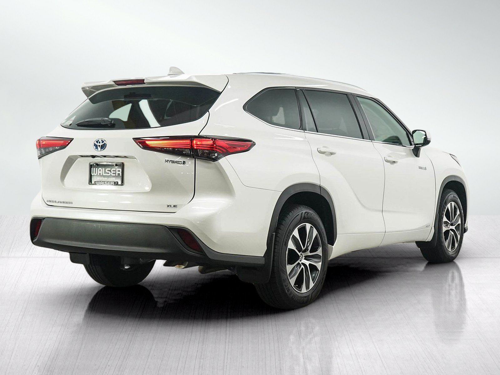 Used 2021 Toyota Highlander XLE AWD/4WD image 5