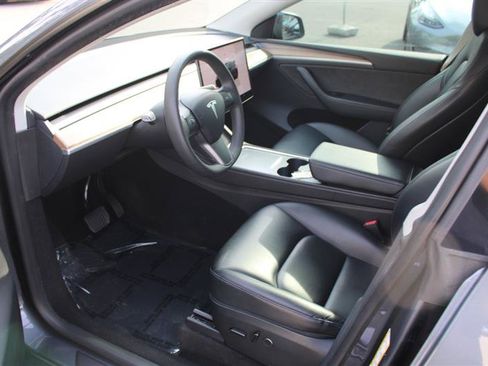 Used 2023 Tesla Model Y Long Range AWD/4WD image 9