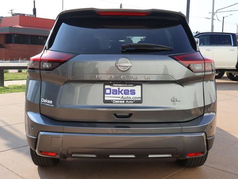 Used 2025 Nissan Rogue SL FWD image 5