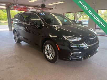 New 2026 Chrysler Pacifica Select