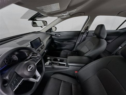 Used 2025 Nissan Altima 2.5 SV image 5