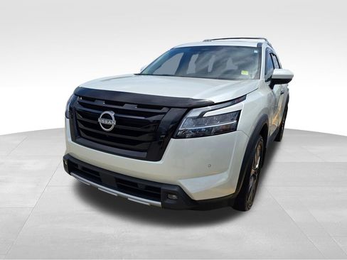 Used 2024 Nissan Pathfinder SL w/ SL Premium Package AWD/4WD image 7