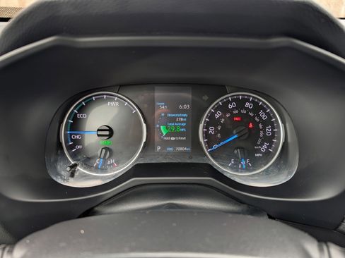 Used 2021 Toyota RAV4 LE AWD/4WD image 27