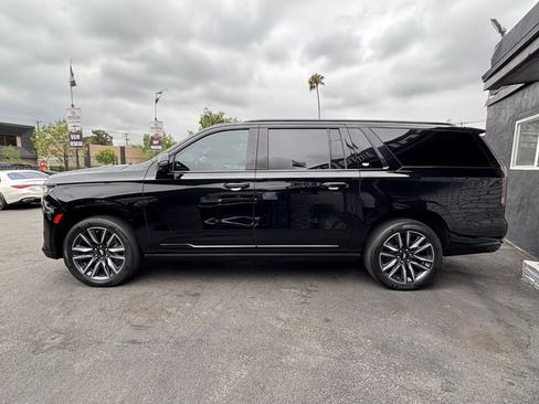 Used 2022 Cadillac Escalade ESV Sport Platinum w/ Heavy-Duty Trailer Package AWD/4WD image 16