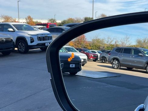 Used 2025 Nissan Pathfinder SV image 21