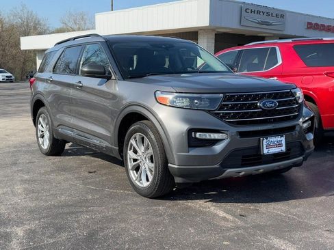 Used 2022 Ford Explorer XLT w/ Equipment Group 202A AWD/4WD image 2