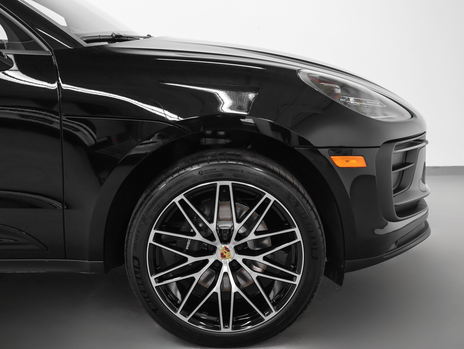 Certified 2026 Porsche Macan AWD/4WD image 15