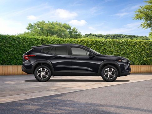 New 2026 Chevrolet Trax LS w/ LS Convenience Package FWD image 3