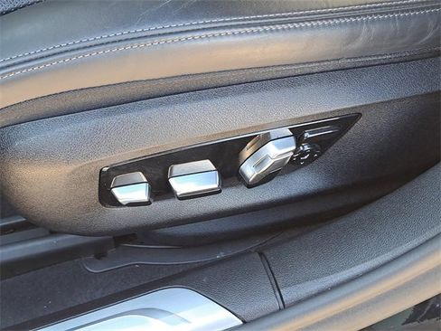 Used 2019 BMW 750i image 22