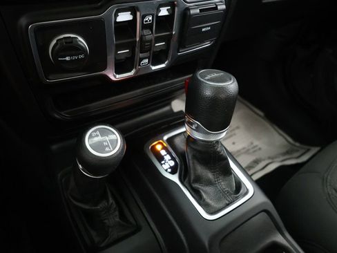 Used 2021 Jeep Gladiator Sport image 13