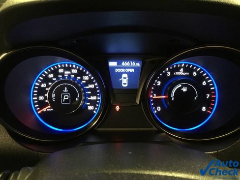 Used 2015 Hyundai Genesis 3.8 RWD image 40
