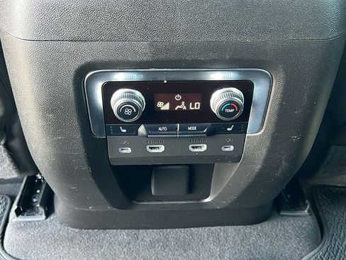 Certified 2022 GMC Yukon Denali w/ Denali Ultimate Package AWD/4WD image 19