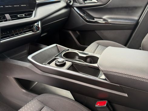 Certified 2026 Chevrolet Equinox LT FWD image 33