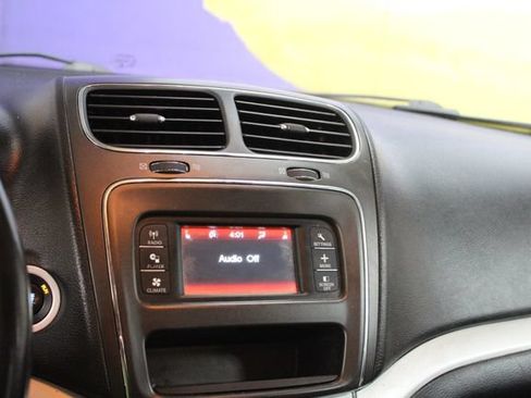 Used 2020 Dodge Journey SE w/ SE Popular Equipment Group FWD image 17