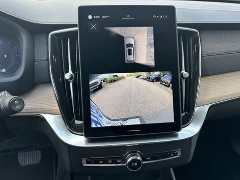 Used 2025 Volvo XC90 B6 Plus AWD/4WD image 28