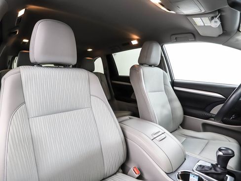 Used 2016 Toyota Highlander Plus image 33