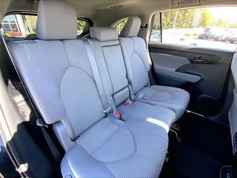 Used 2023 Toyota Highlander LE AWD/4WD image 33