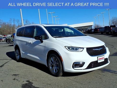 New 2026 Chrysler Pacifica Select image 1