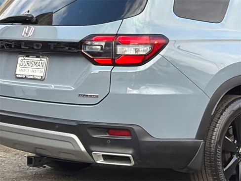 Used 2024 Honda Pilot Touring image 6