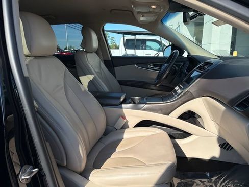 Used 2019 Lincoln Nautilus Select AWD/4WD image 25