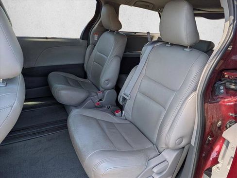 Used 2015 Toyota Sienna LE FWD image 19