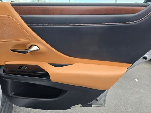 Used 2025 Lexus ES 300h w/ Premium Package image 25