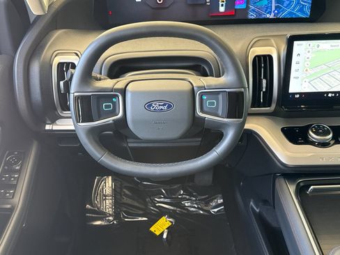Used 2025 Ford Expedition Active RWD image 19