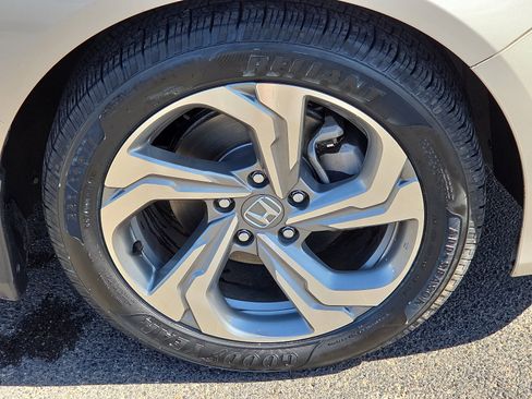 Used 2020 Honda Accord EX image 7