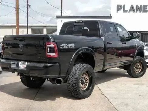 Used 2019 RAM 2500 Laramie w/ Black Appearance Package AWD/4WD image 10