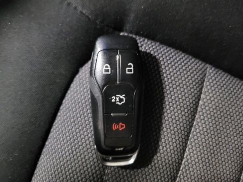 Used 2016 Ford Edge SE FWD image 32
