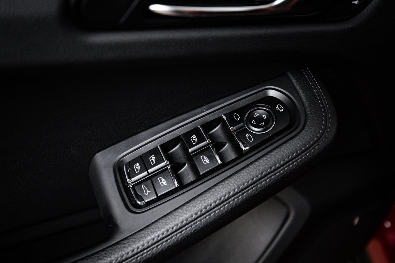 Certified 2026 Porsche Macan AWD/4WD image 22