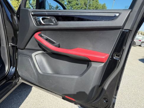 Used 2021 Porsche Macan image 28